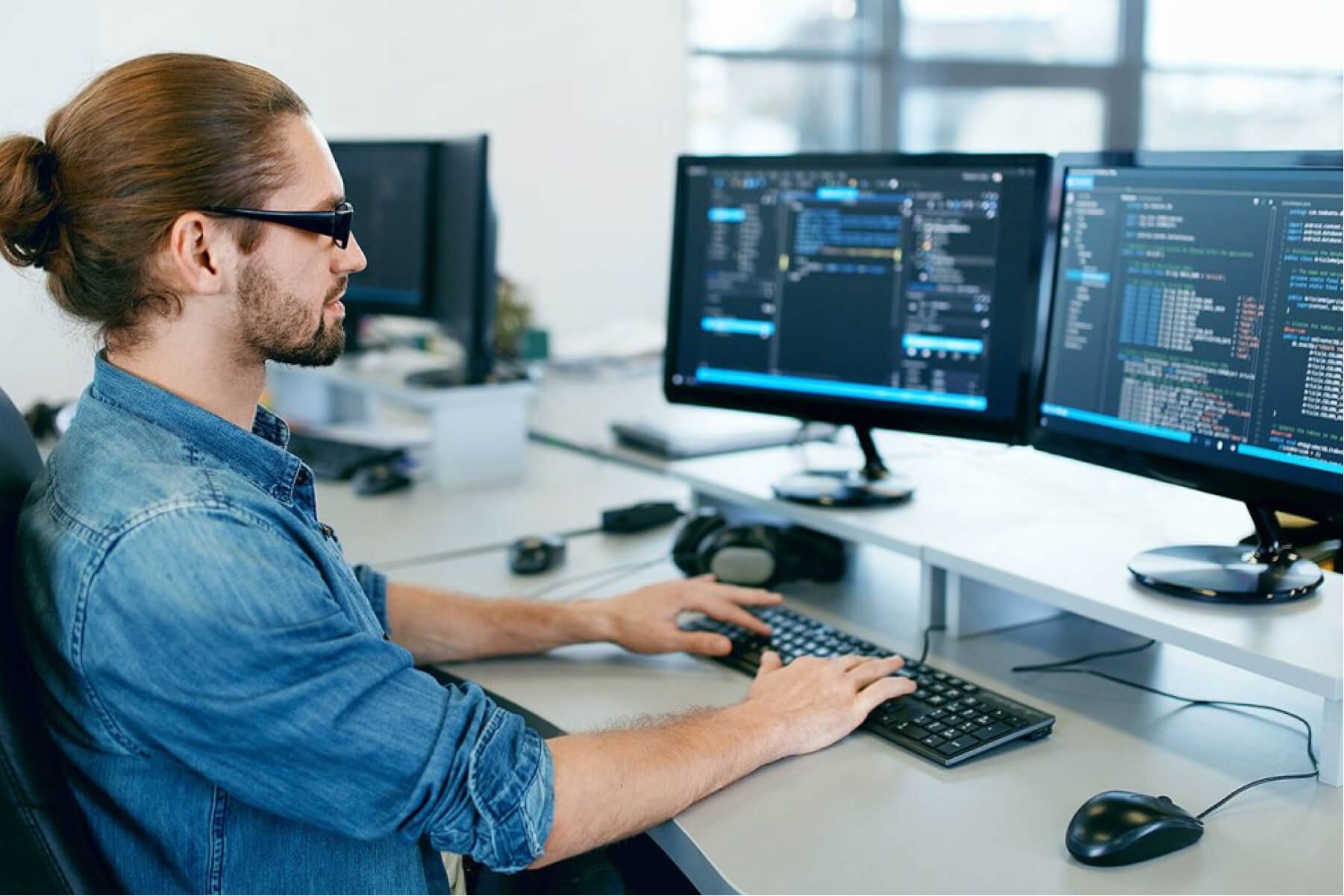 "A Guide on Choosing the Right Software Development Partner — QIT"